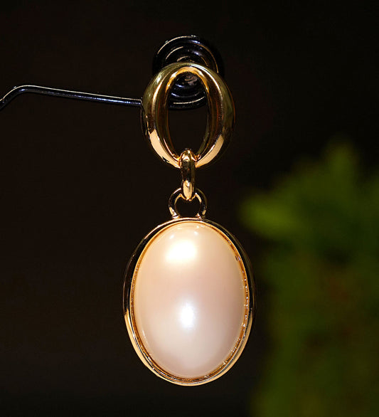 Gold-Plated Hoop – Close-Up Jewelry 